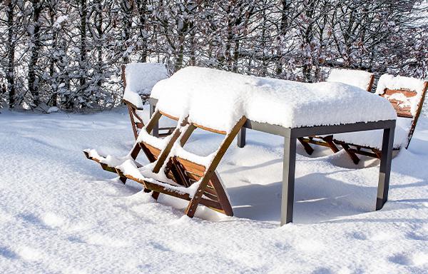 Comment prendre soin de votre mobilier de jardin durant l’hiver ?